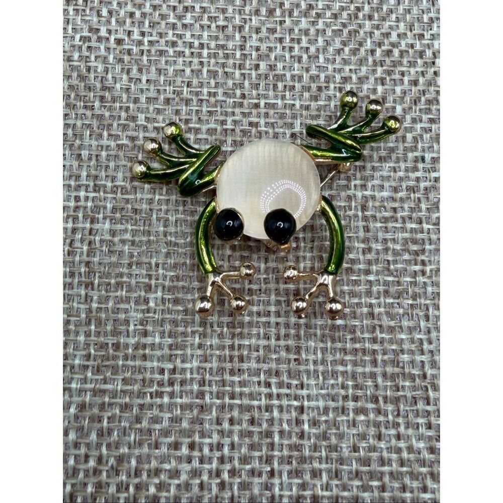 Lil' Green Froggy Brooch, Frog Pin, Jumping Frog